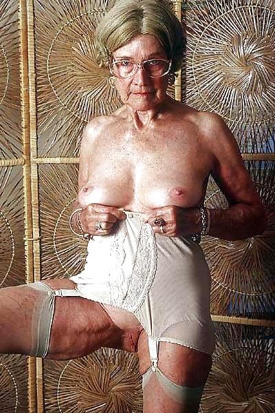 25P Granny Show's You Can Be Old But Still Look Sexy