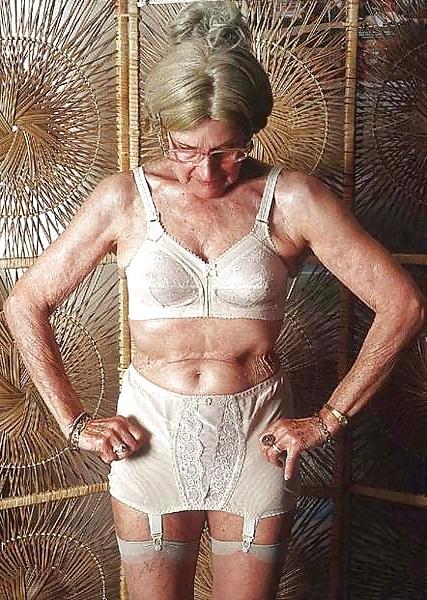 25P Granny Show's You Can Be Old But Still Look Sexy