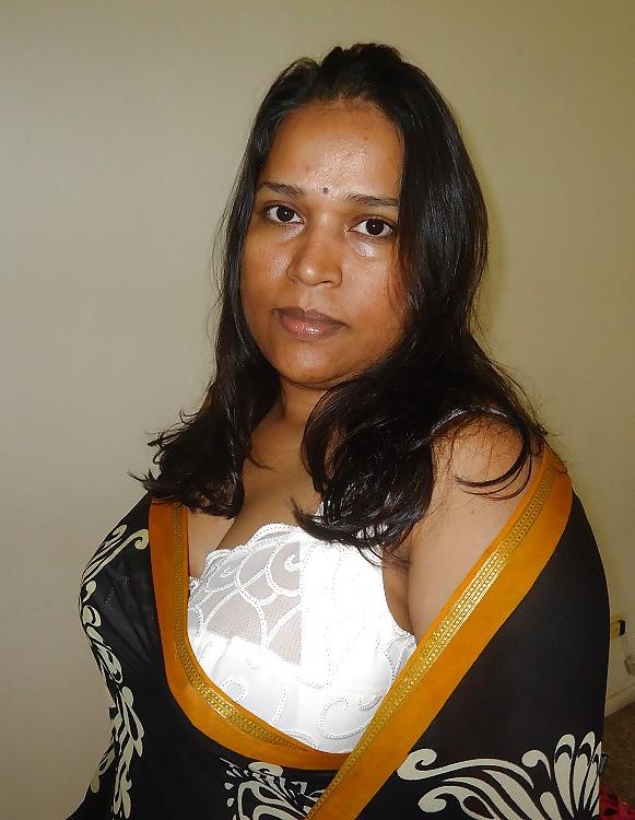 25P DESI HOUSEWIFE OR SLUT :RUKMANI