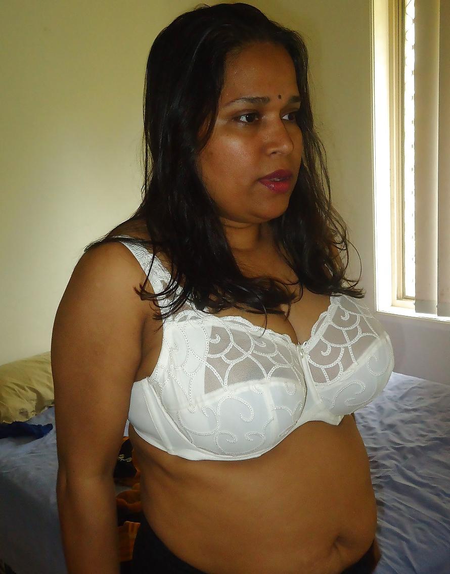 25P DESI HOUSEWIFE OR SLUT :RUKMANI