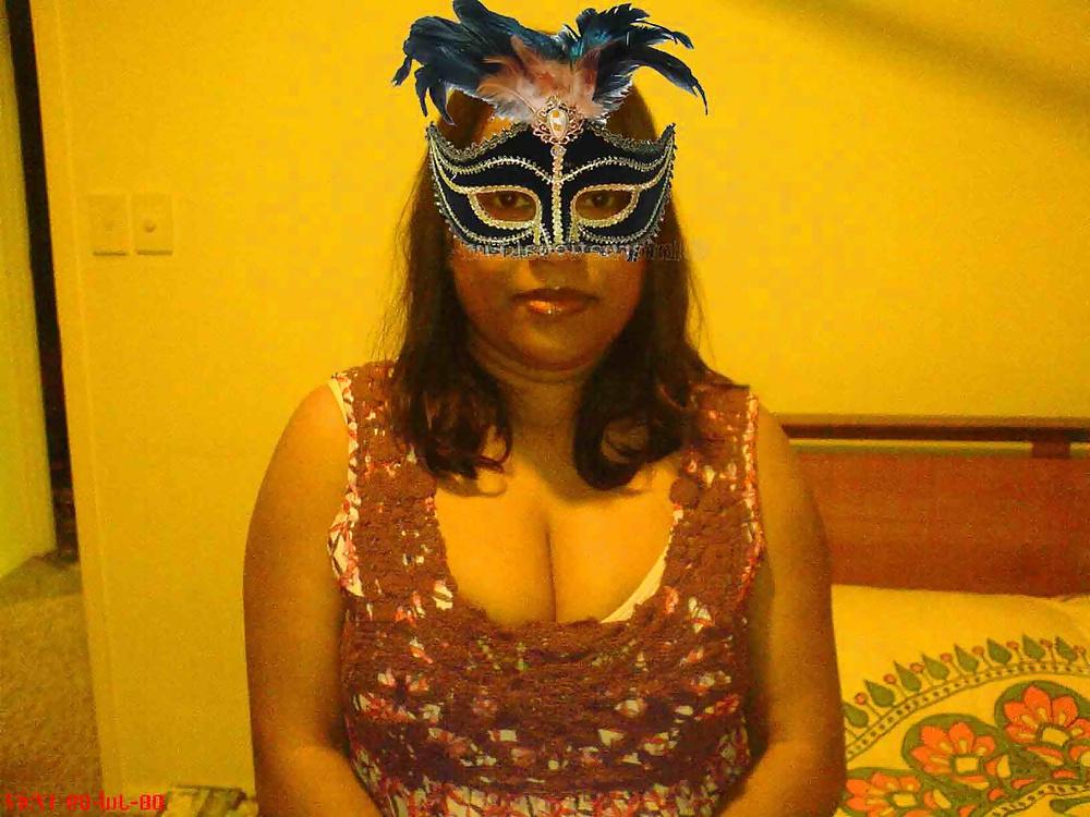 25P DESI HOUSEWIFE OR SLUT :RUKMANI