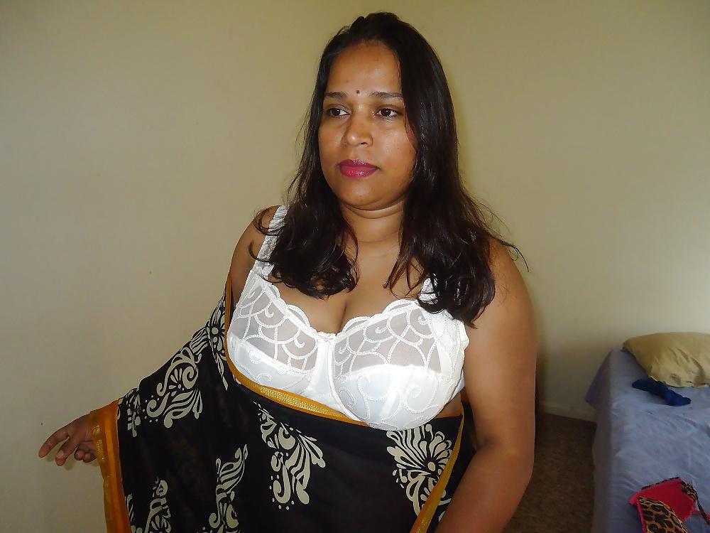 25P DESI HOUSEWIFE OR SLUT :RUKMANI