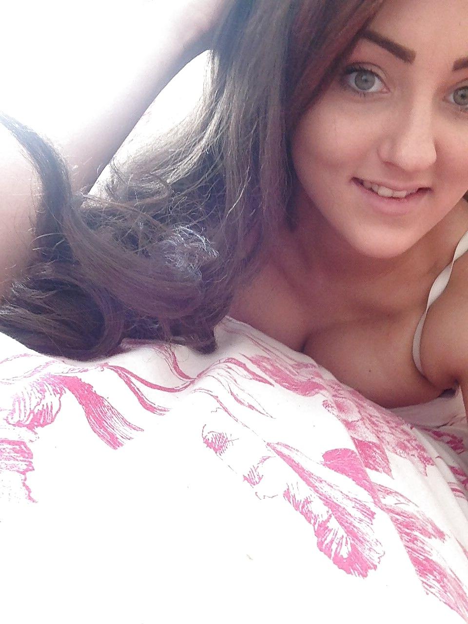 25P Self shot Chav is HOT HOT HOT