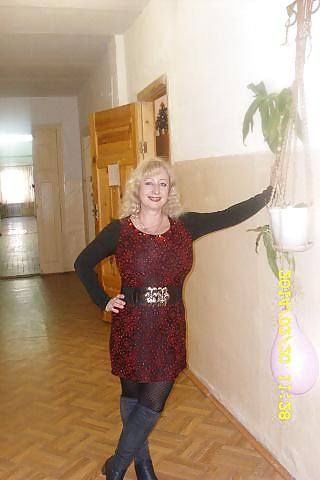 16P Busty Russian Woman 2071