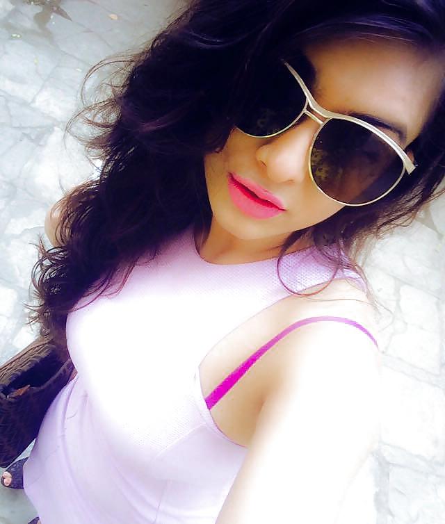 25P DESI GIRLS