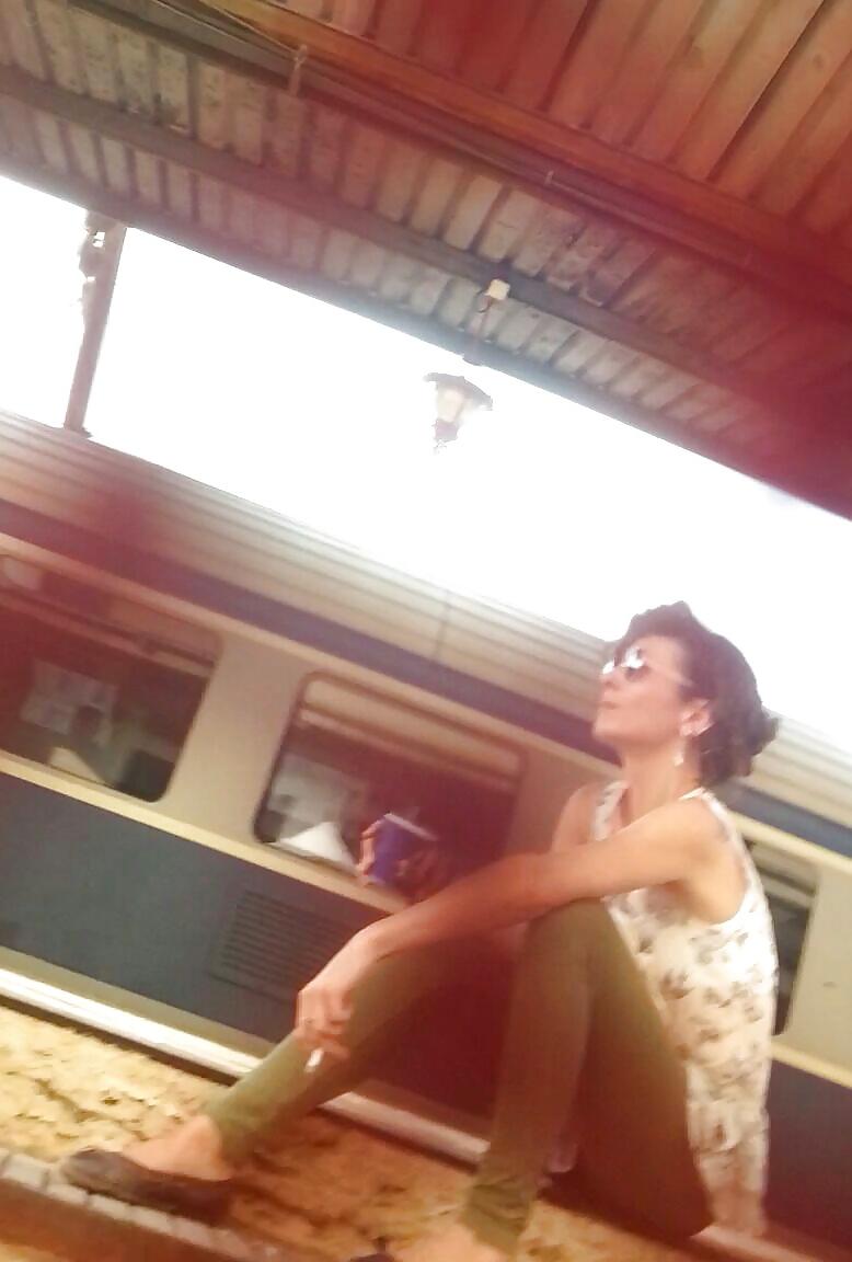 25P Spy sexy women festival train delivery romanian