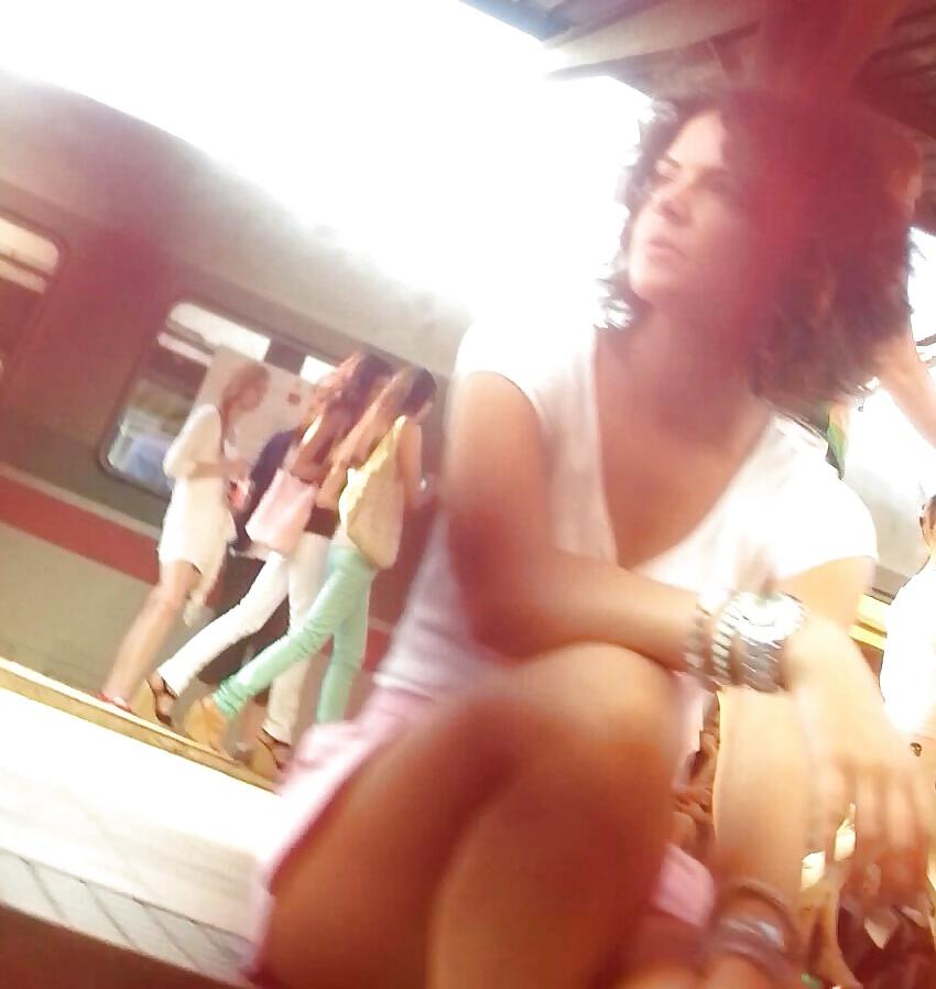 25P Spy sexy women festival train delivery romanian