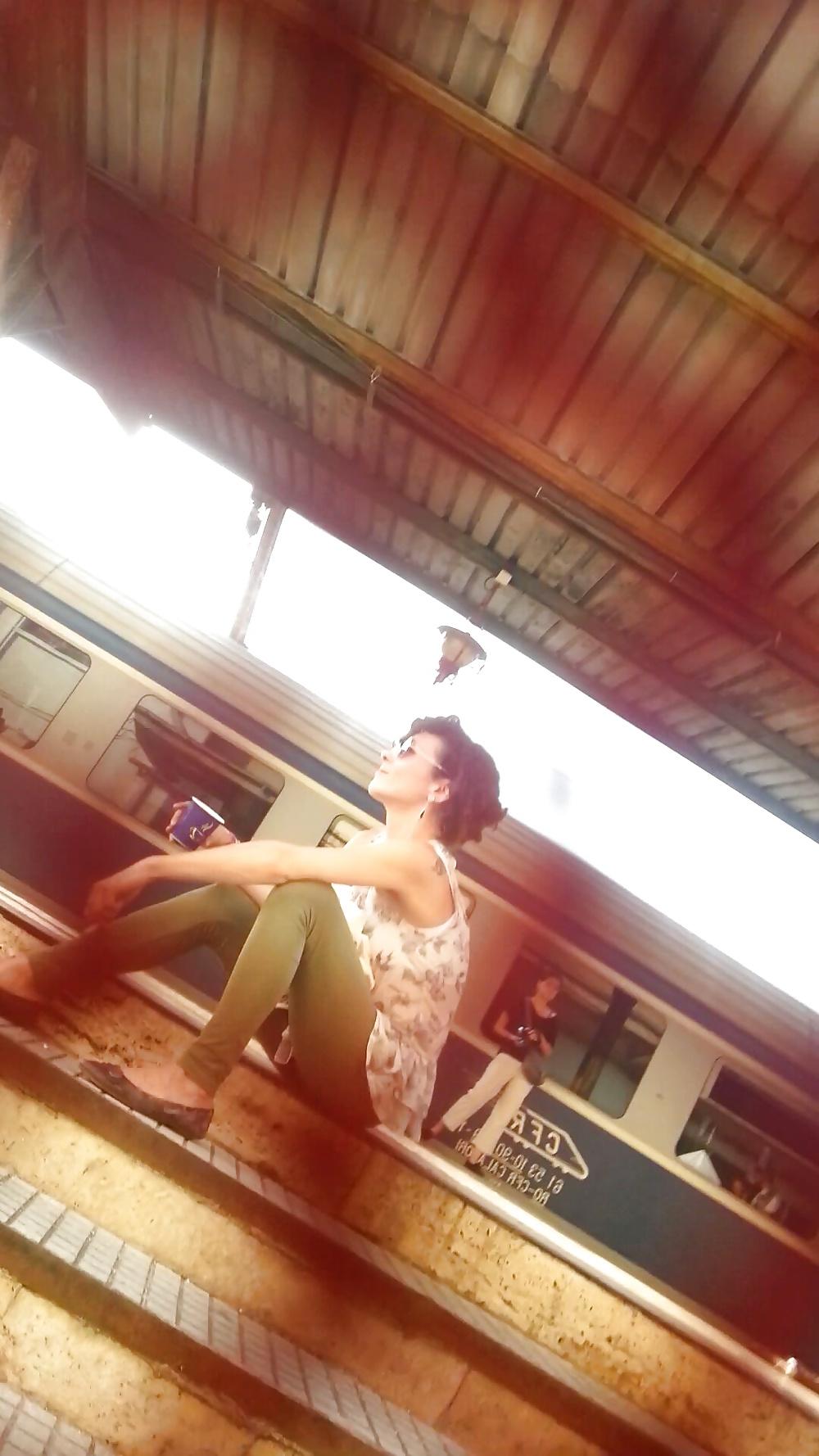 25P Spy sexy women festival train delivery romanian