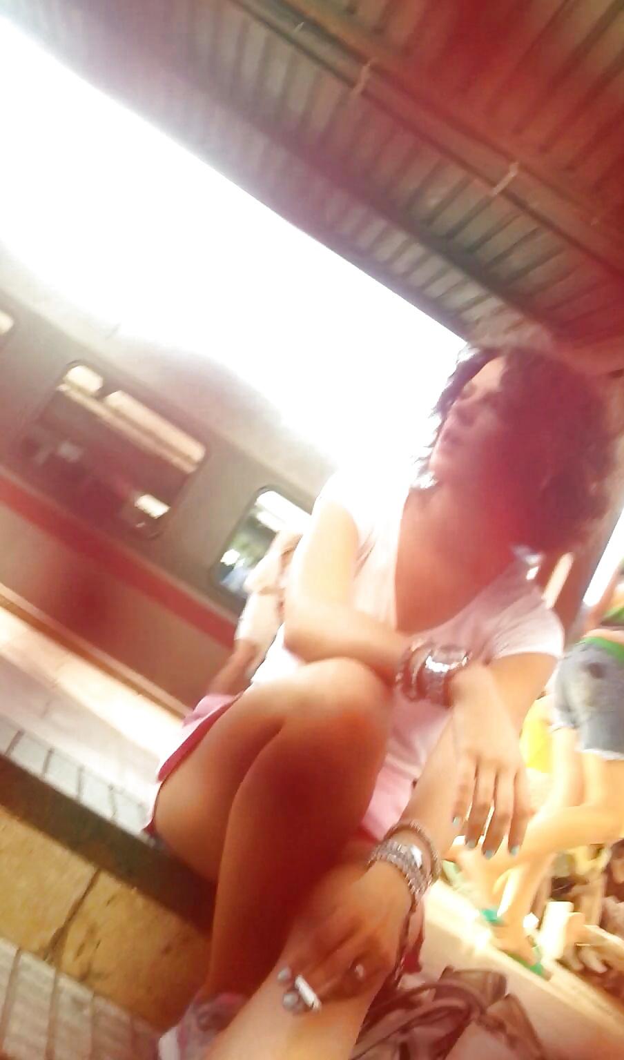25P Spy sexy women festival train delivery romanian