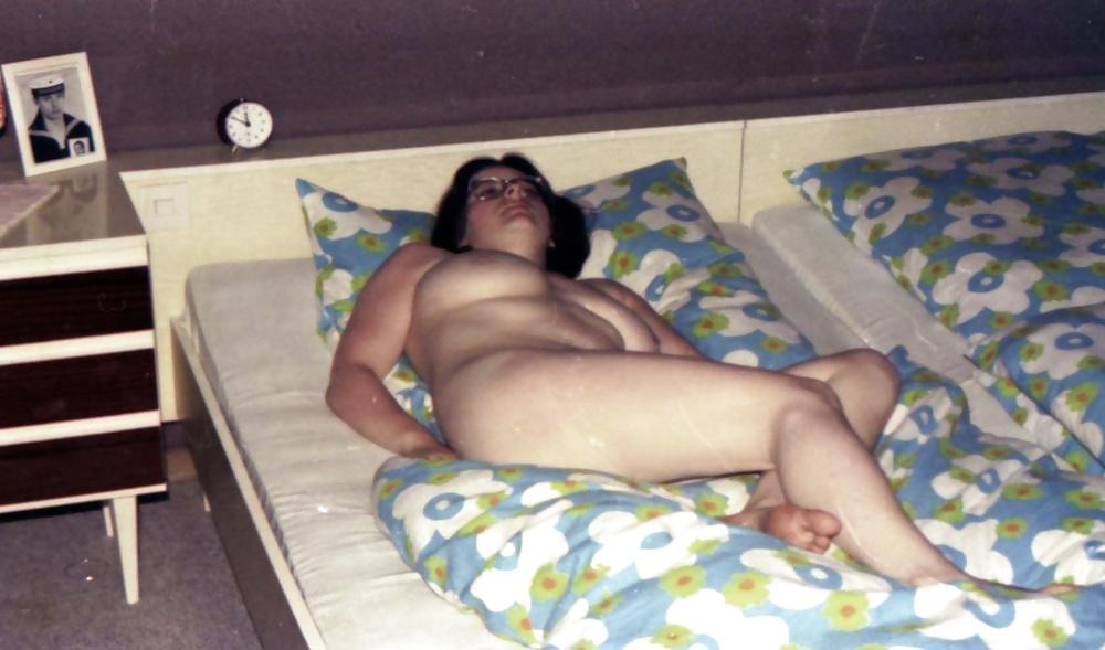 16P Sexy Mature Woman :)