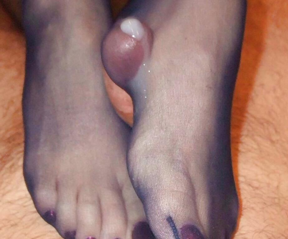 7P Nylon stockings cum foot job after shopping on Saturday.