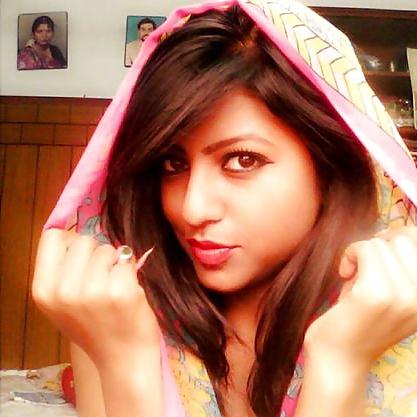 25P DESI TEENS
