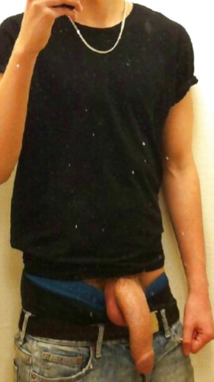 25P This Guy Just Wants To Suck All These Beautiful Cocks 2