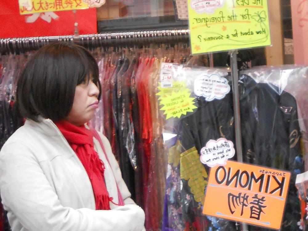14P Happy new year in Tokyo akiba and Taishakuten
