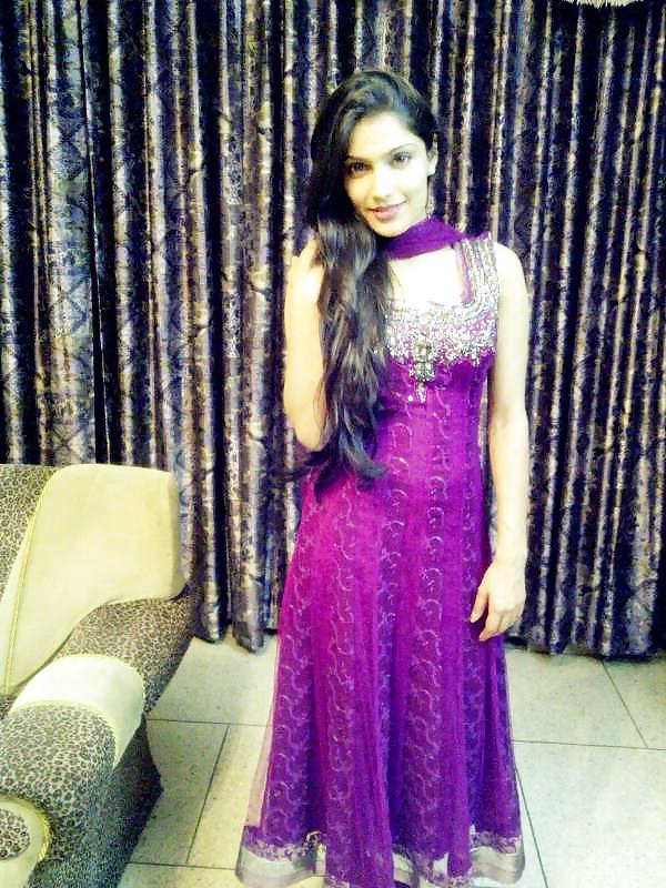 25P Desi teen models