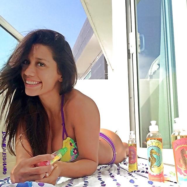 22P Hot Colombian fit model