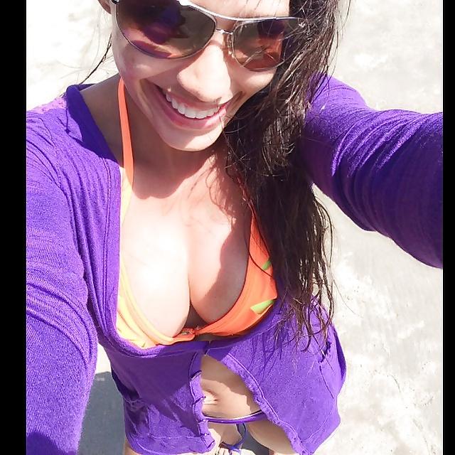 22P Hot Colombian fit model