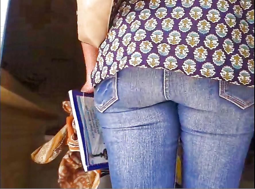 5P My GF's big ass in jeans candid desi
