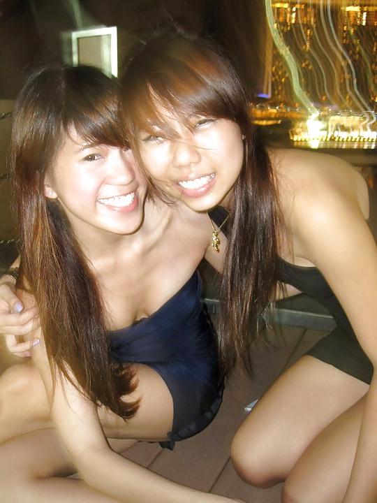 25P SG girls downblouse