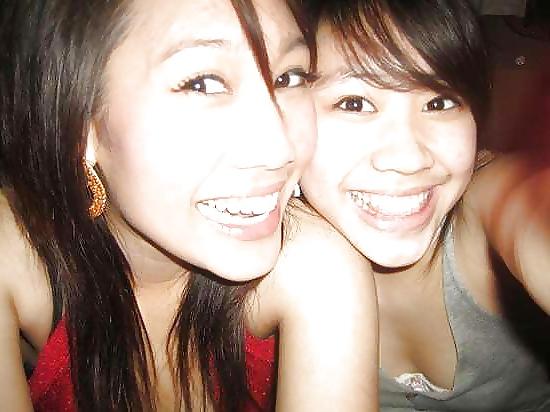 25P SG girls downblouse