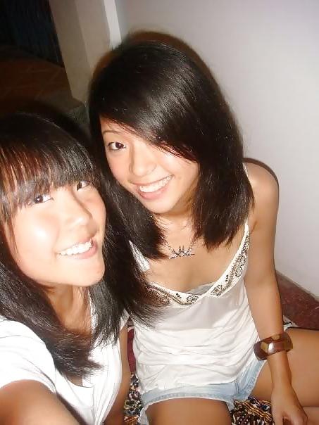 25P SG girls downblouse