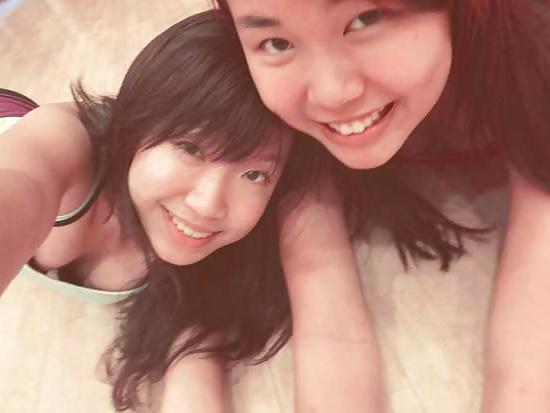 25P SG girls downblouse
