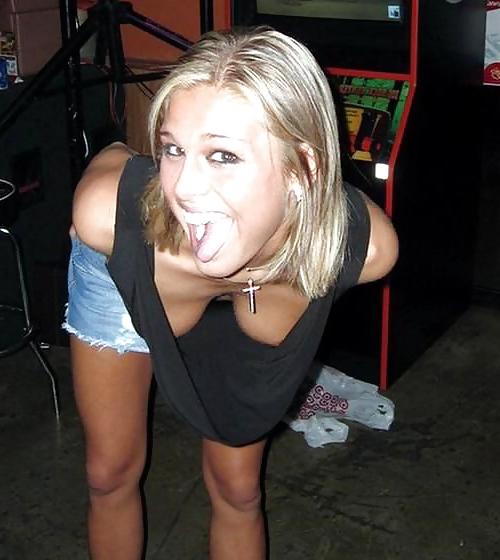 11P Awesome downblouse