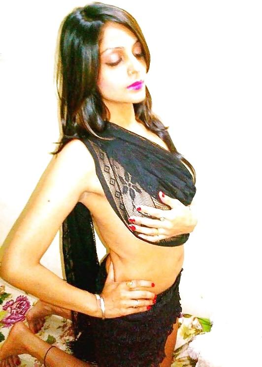 25P Desi Showing Assets 32