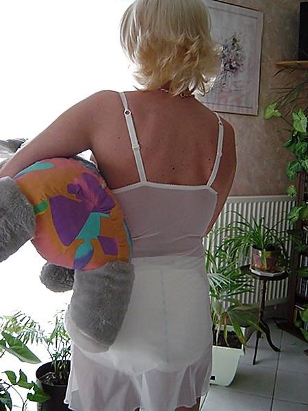 12P Blond Milf In Diaper