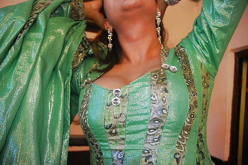 15P Paki horny milf 1