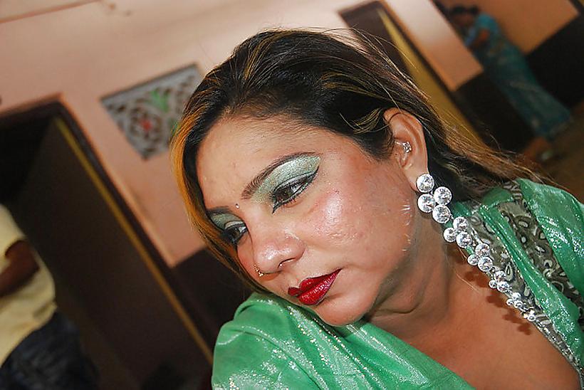 15P Paki horny milf 1