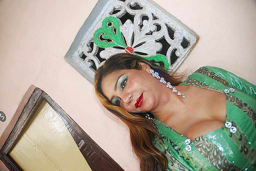 15P Paki horny milf 1
