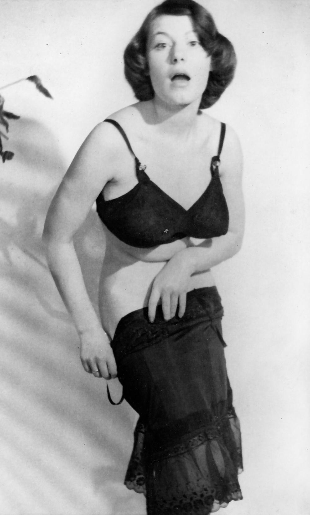 13P Busty Amateur Model - N. London Amateur Camera Club 1960s.