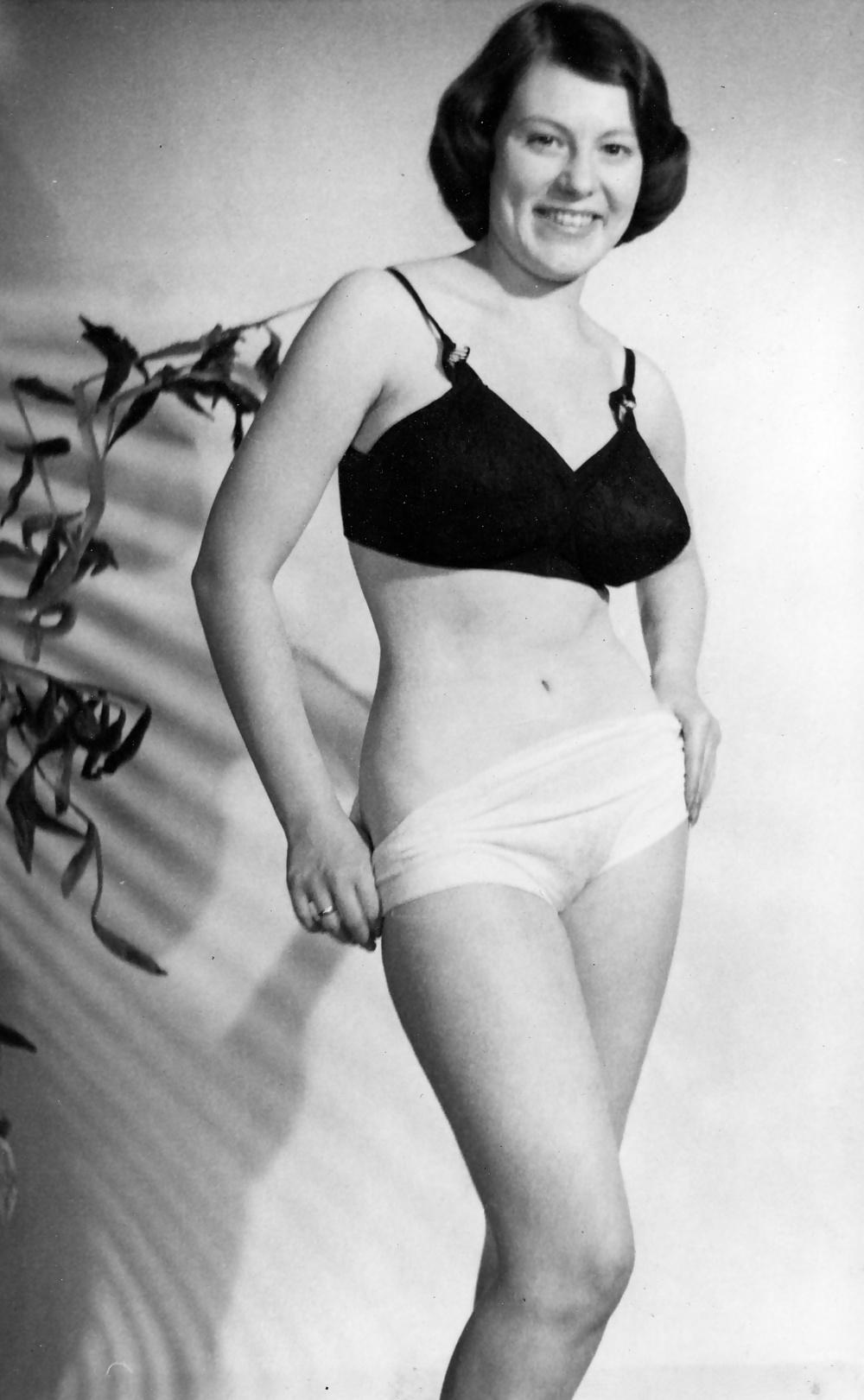 13P Busty Amateur Model - N. London Amateur Camera Club 1960s.