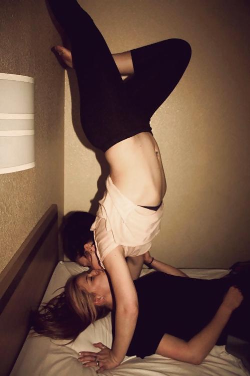 8P Beautiful girls kissing 2