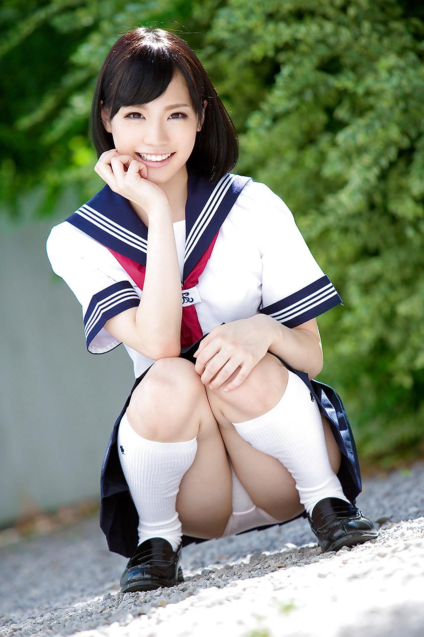 25P JAV Schoolgirls flashing Panties