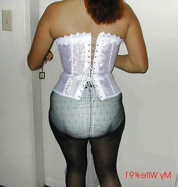 25P Sexy Wife Wear Diaper