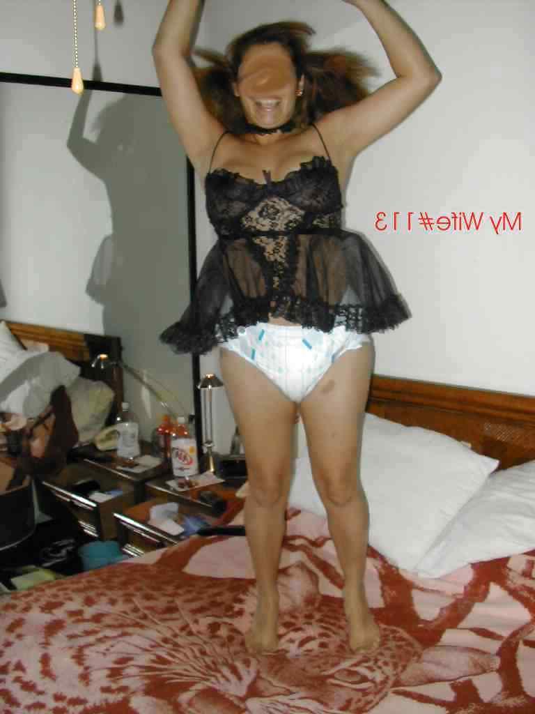 25P Sexy Wife Wear Diaper