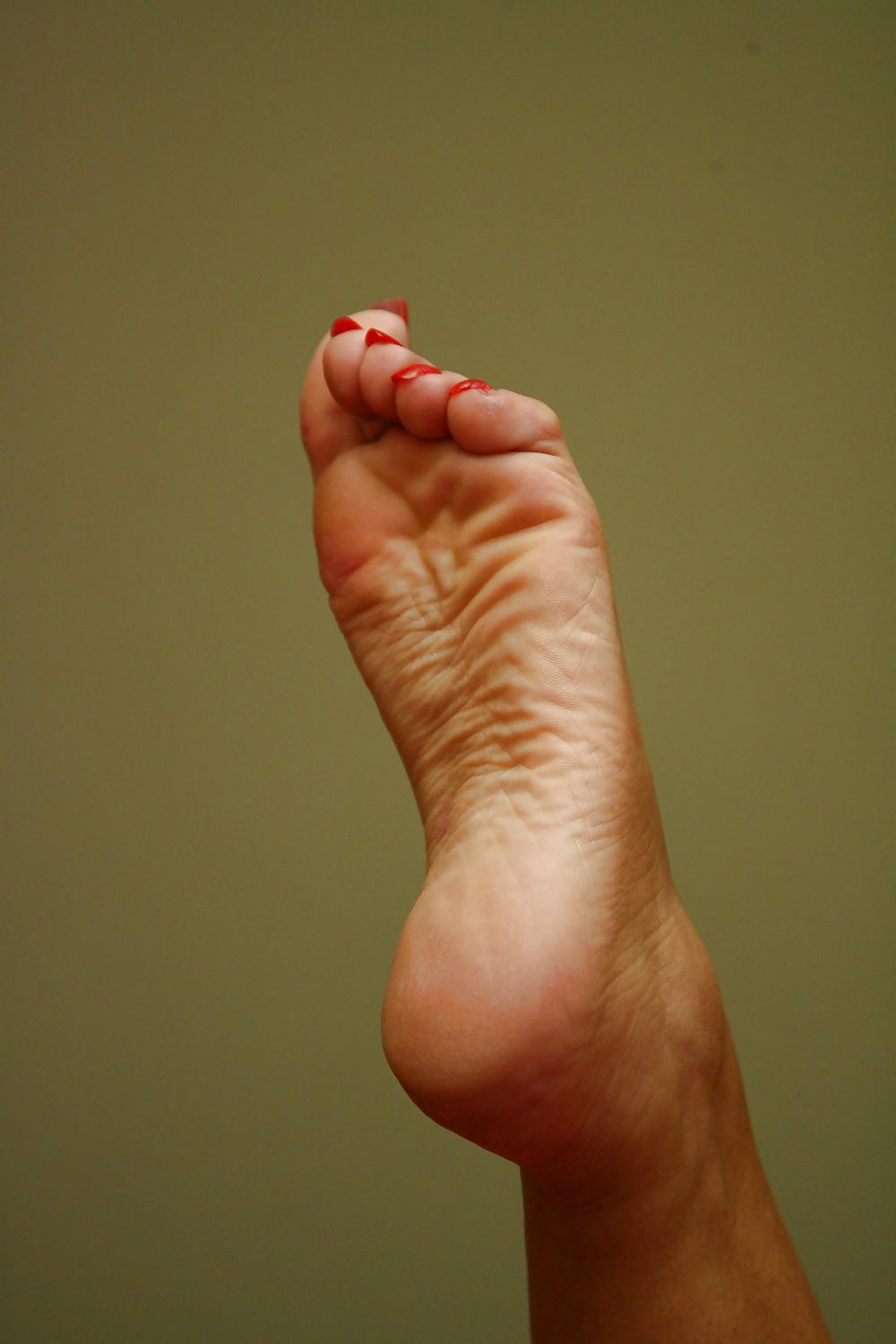 24P Foot Fetish - Turkish Seda Barefoot and Macro - Turk Amator