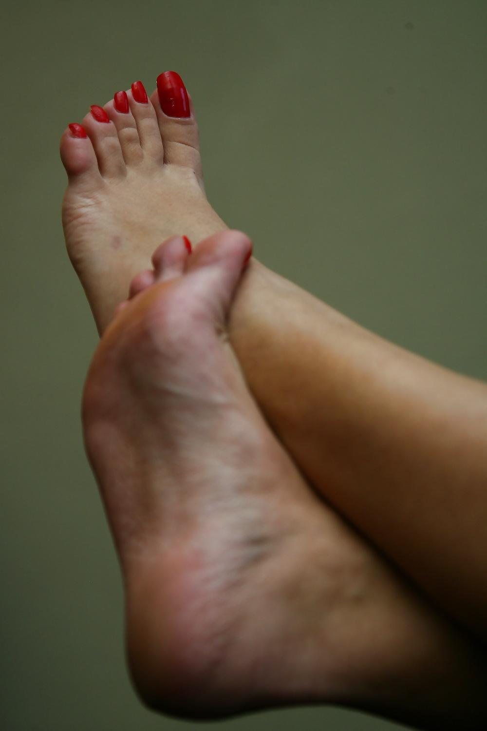 24P Foot Fetish - Turkish Seda Barefoot and Macro - Turk Amator