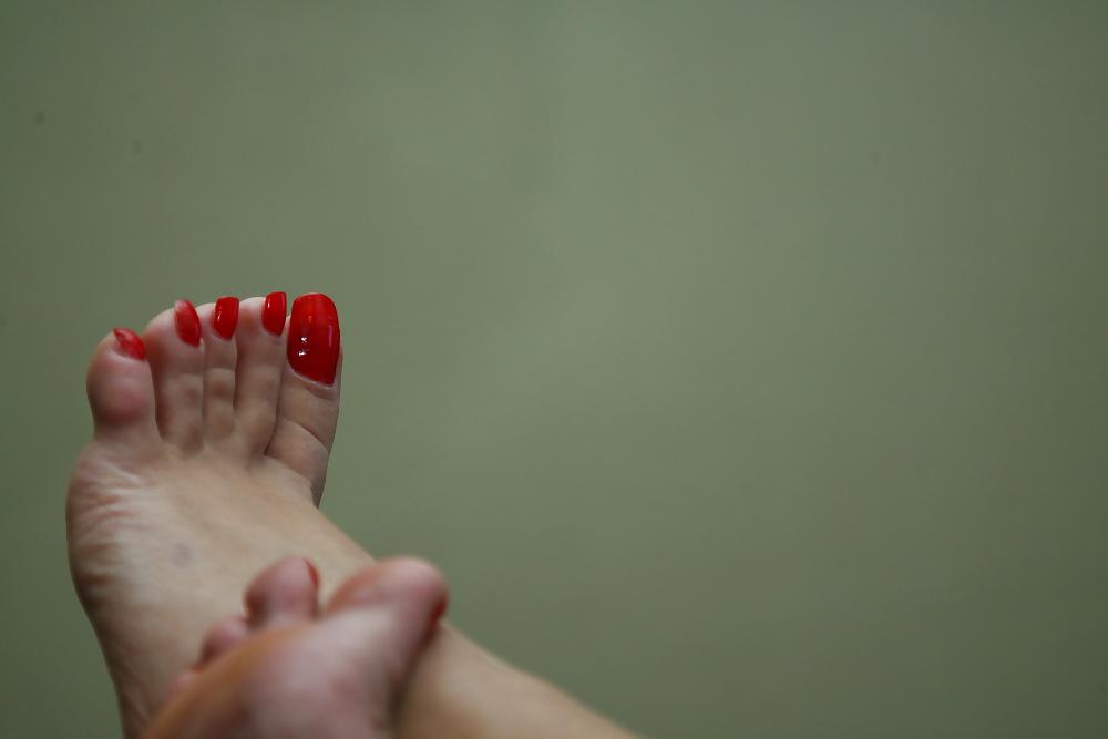 24P Foot Fetish - Turkish Seda Barefoot and Macro - Turk Amator