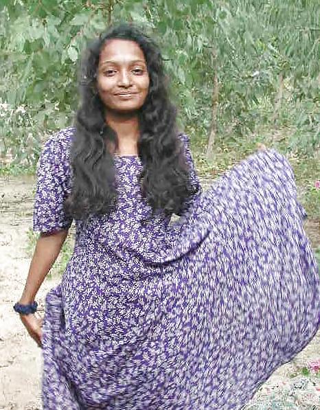 11P Indian aunty showing 3