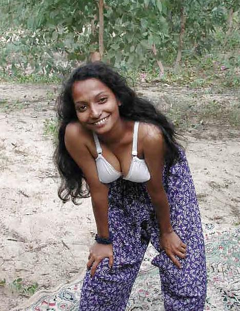 11P Indian aunty showing 3