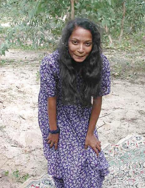 11P Indian aunty showing 3