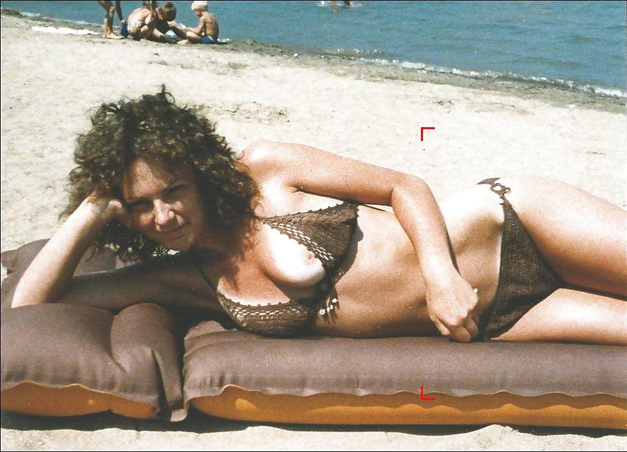 17P Downblouse bikini 001