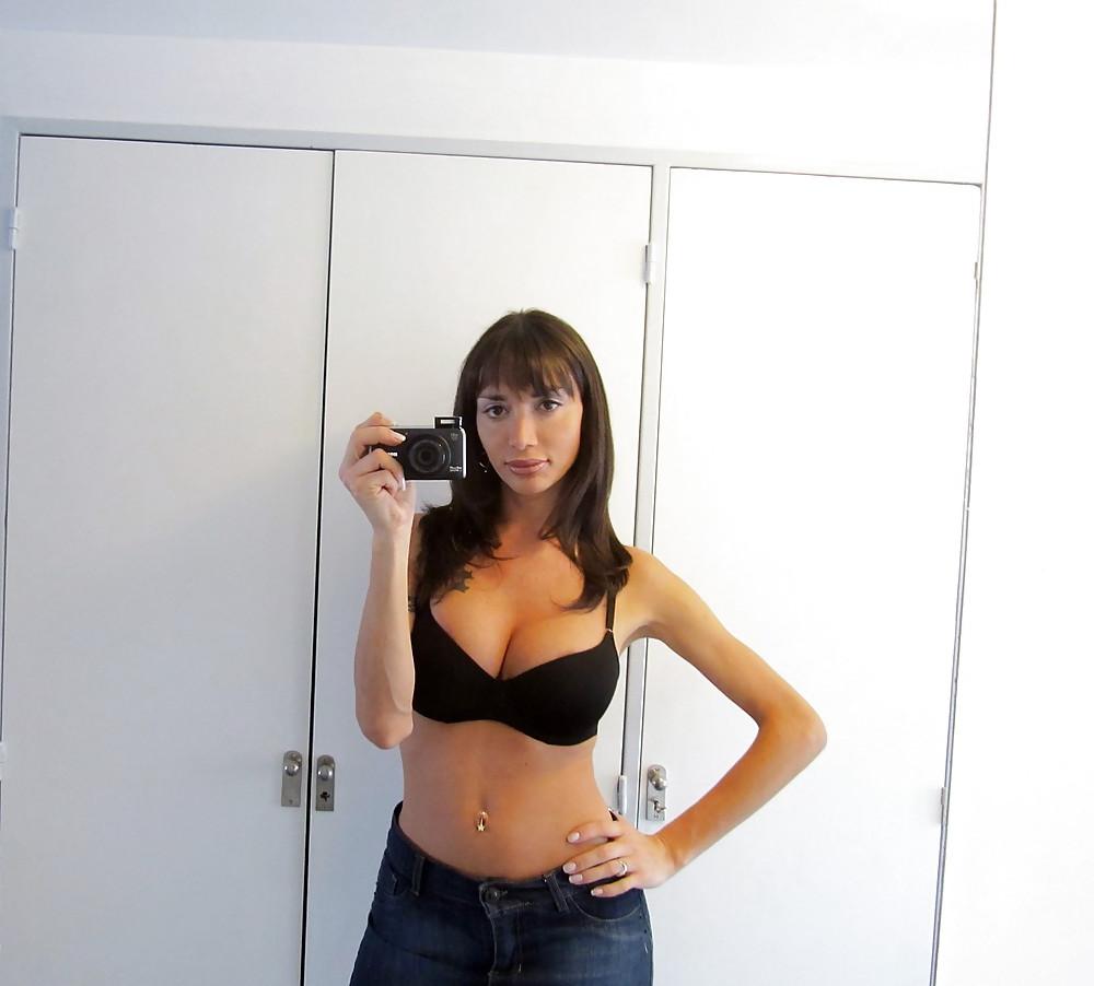 11P Mariana Cordoba in Buenos Aires self shoot