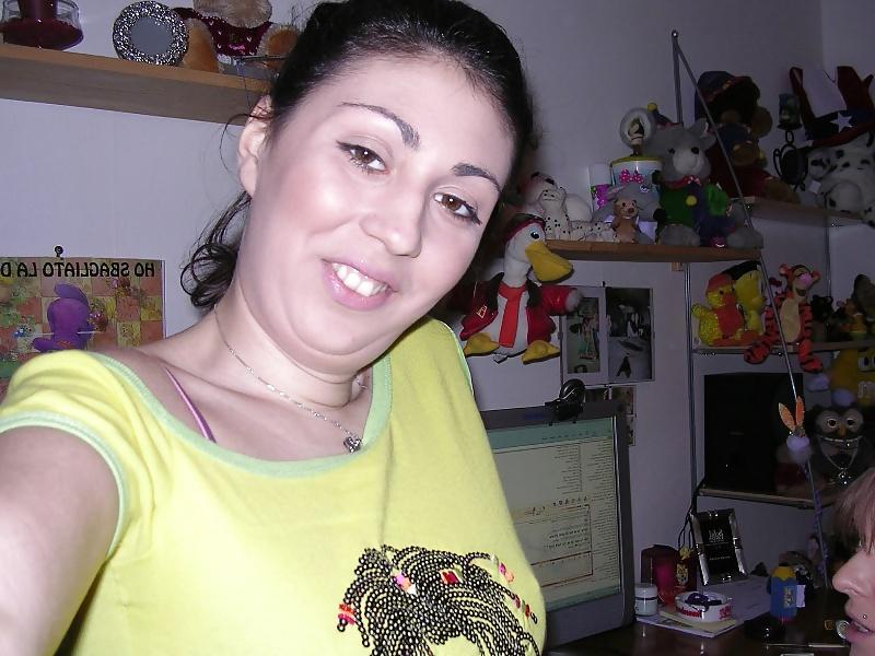 24P Busty Girlfriend With Hairy Pussy Self Shot Nude Pics