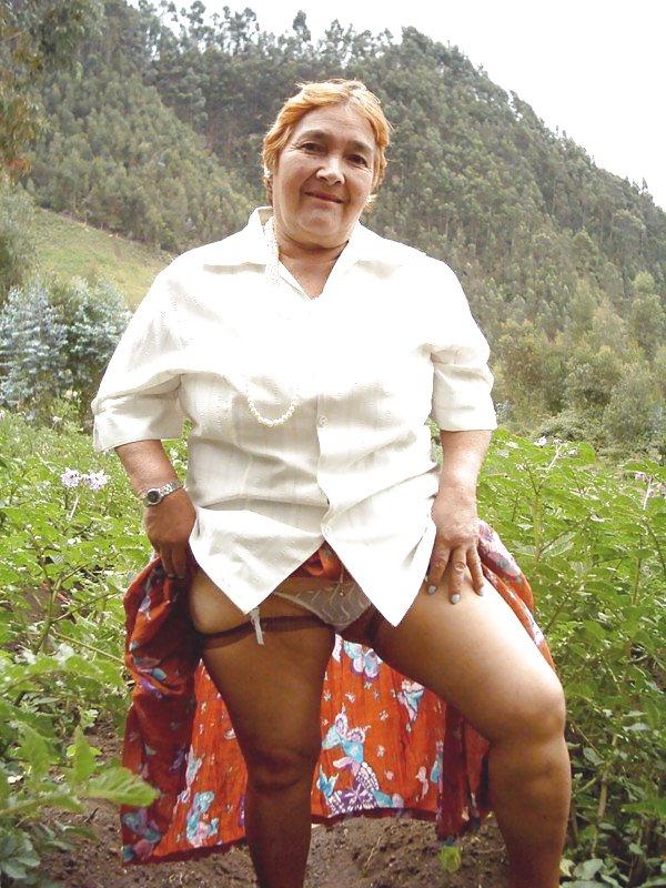 25P Colombian granny Bell (fourteenth set)