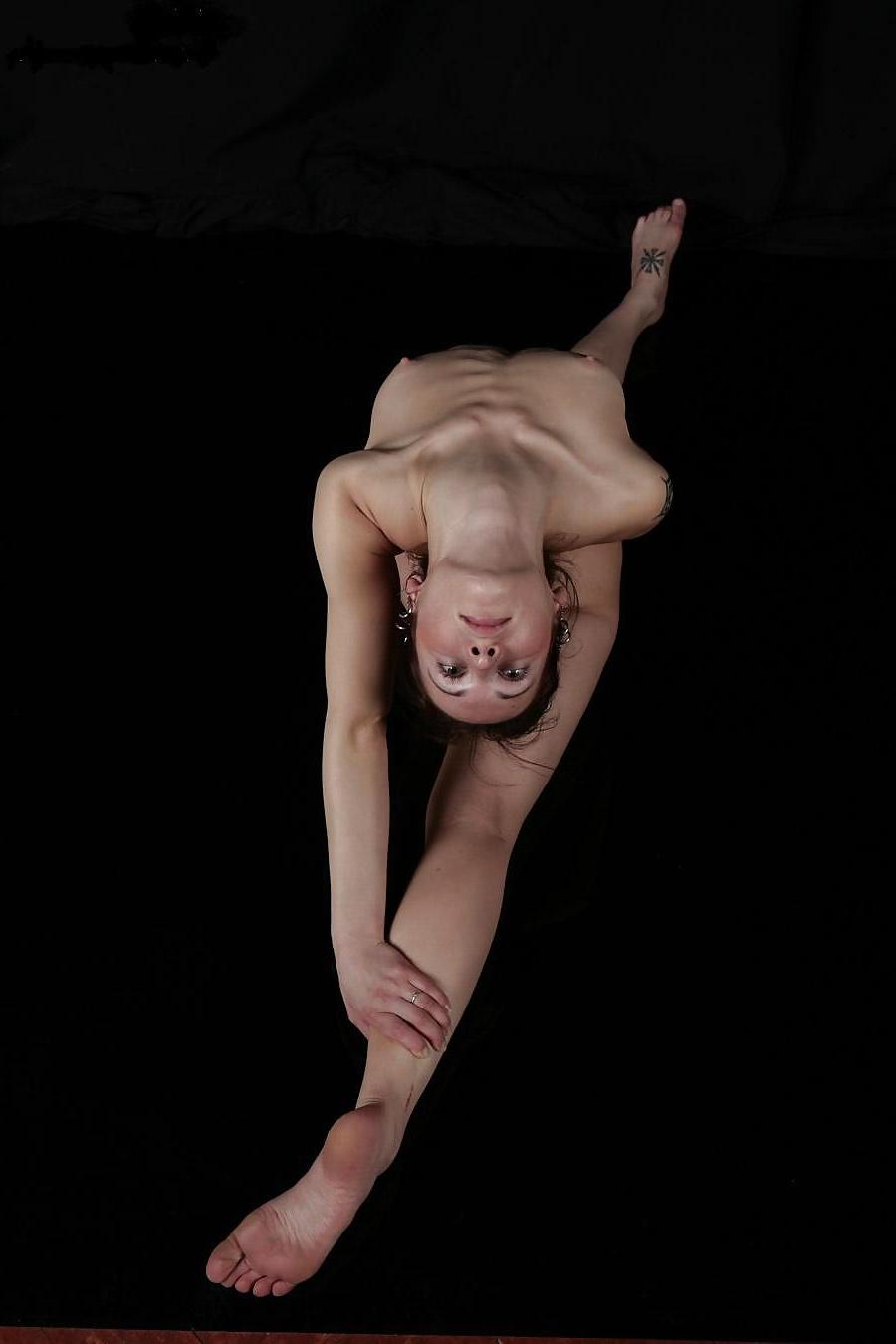 21P Flexible Nude Girls
