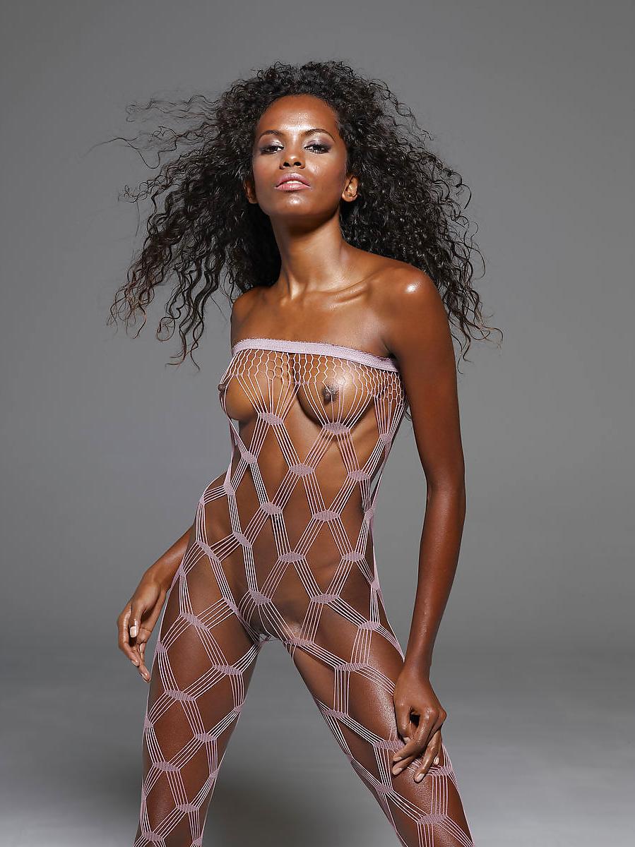 20P VALERIE: EBONY BEAUTY